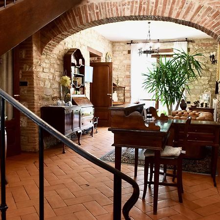 Bed and Breakfast Residenza Le Logge Gubbio Exterior foto