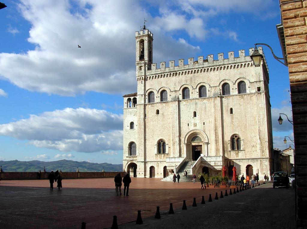 Bed and Breakfast Residenza Le Logge Gubbio Exterior foto