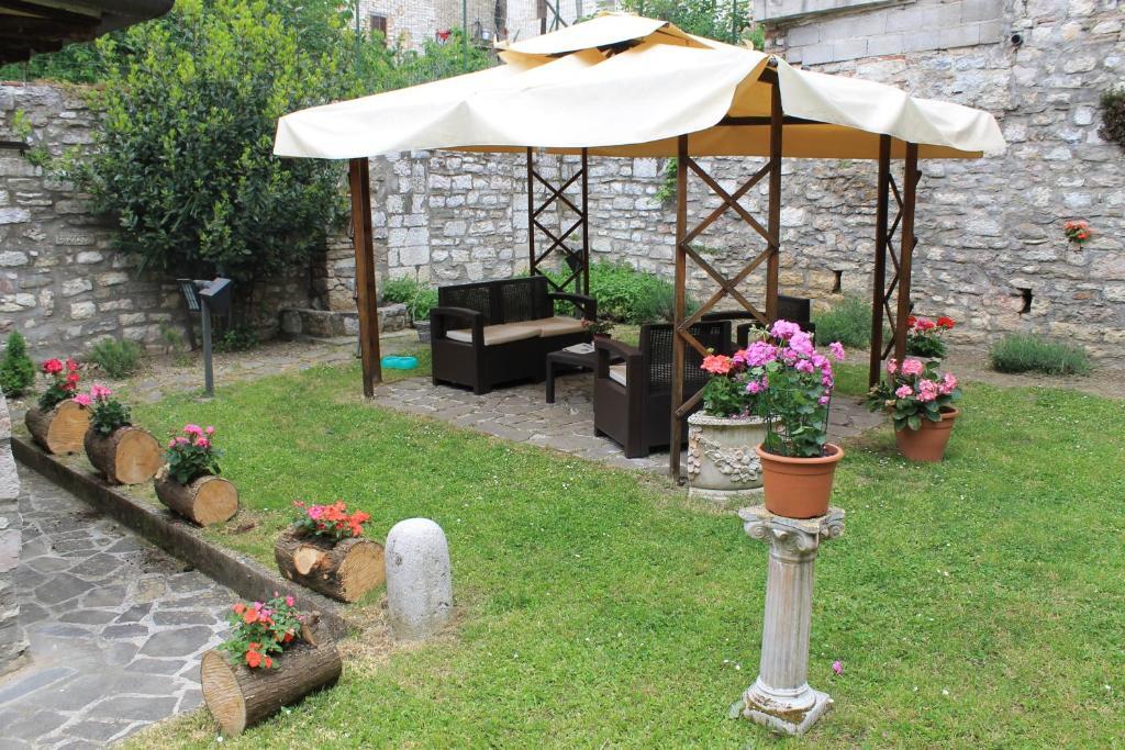 Bed and Breakfast Residenza Le Logge Gubbio Exterior foto