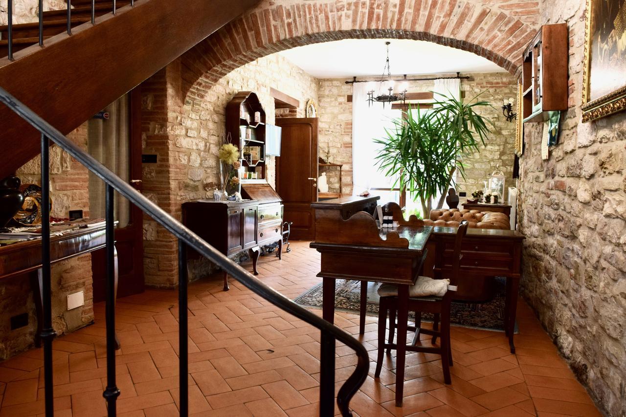 Bed and Breakfast Residenza Le Logge Gubbio Exterior foto