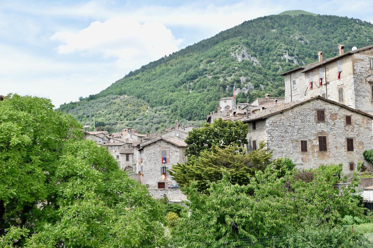 Bed and Breakfast Residenza Le Logge Gubbio Exterior foto